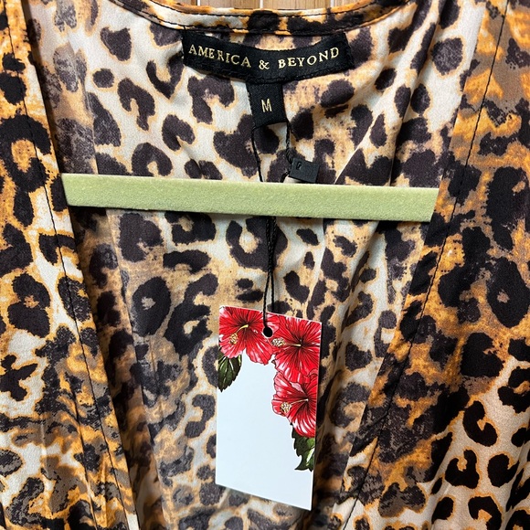 Animal print/ polyester. Size M/L. Ties at waist. Ankle length. - Picture 4 of 5